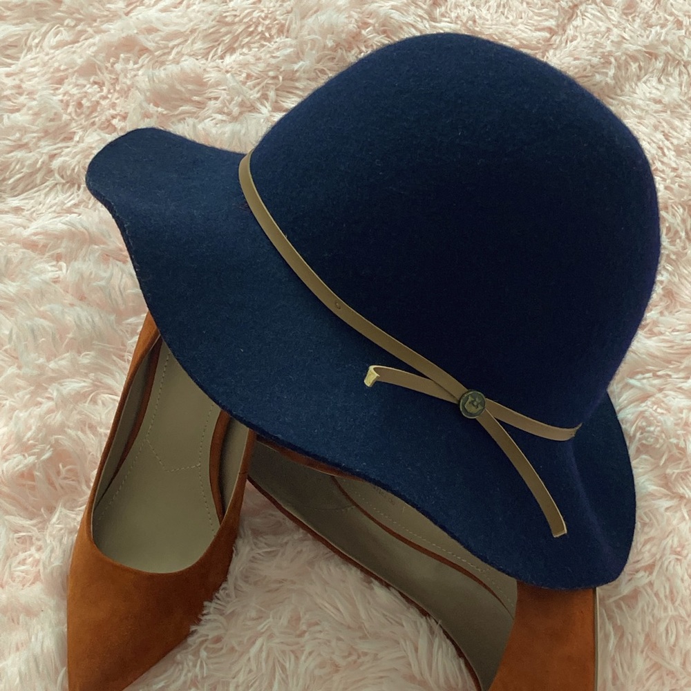 Large size Goorin Bros hat. Deep blue.